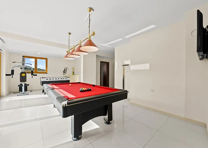 Palatium For 14 People In With Sauna & Jacuzzi Only 800 Meters From The