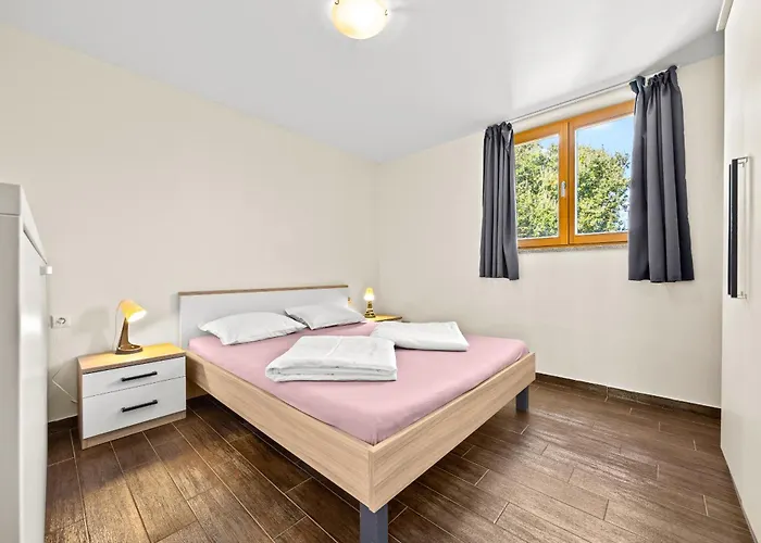 Palatium For 14 People In With Sauna & Jacuzzi Only 800 Meters From The Villa Fažana